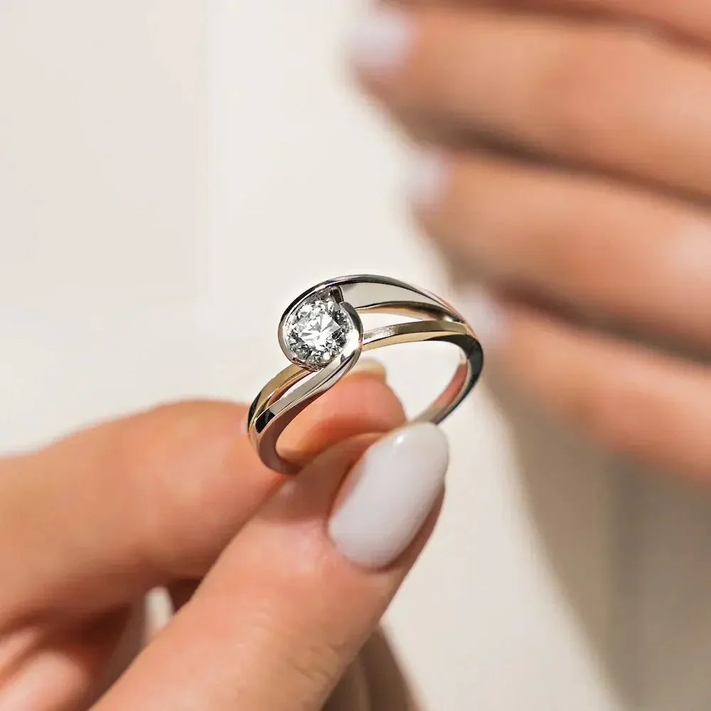 The Round Bespoke Fusion – Two-Tone Tension Wrap Masterpiece - Image 5