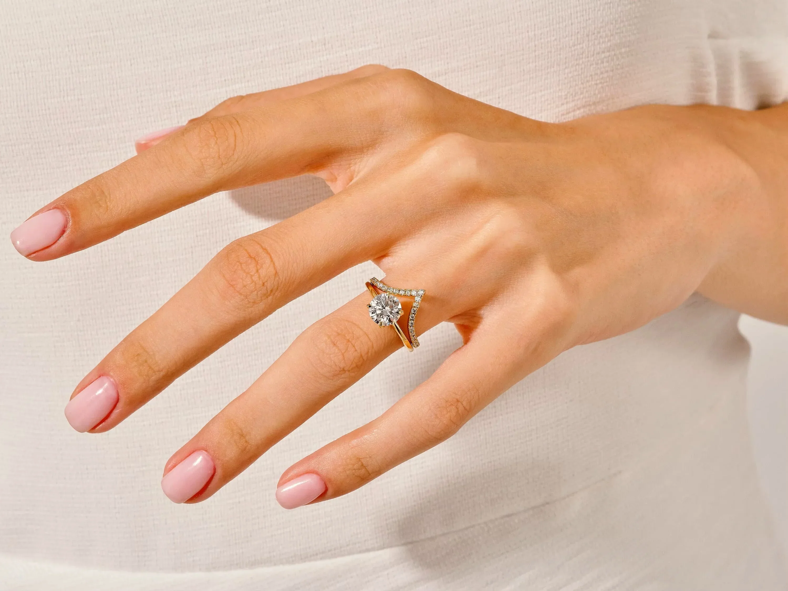 The Round Duo Leaf Accent – Elegant Floral Solitaire Bridal Set - Image 7